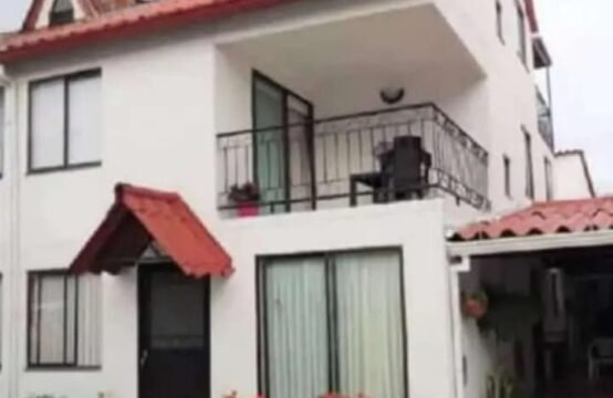 Casa  de 3 niveles sector Avenida sur