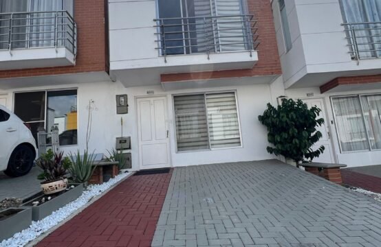 Casa de 3 niveles sector Pueblito Cafetero