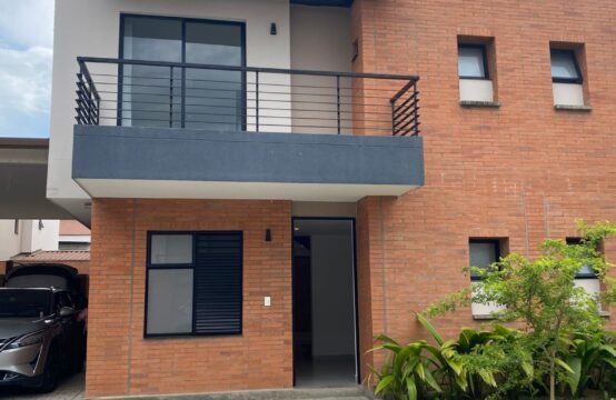 Casa 2 niveles sector Galicia Pereira